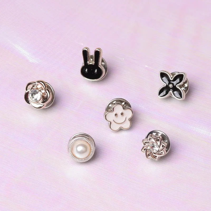 Moda düğmesi-ücretsiz metal aksesuarları düğme broş çiçek inci taklidi pin toka