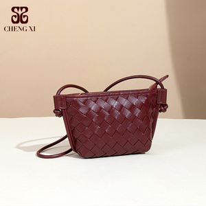 2025 femmes été nouveau sac tissé à la main unique épaule croix petit sac carré <span class=keywords><strong>Mini</strong></span> pratique femmes sac à main en gros - Product Image 4