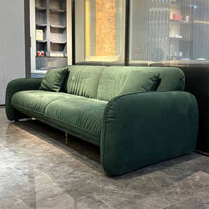 Il divano realizzato con tessuti di alta qualità ha una sensazione morbida e delicata al tatto e è molto comodo da sedersi sopra. - Product Image 5