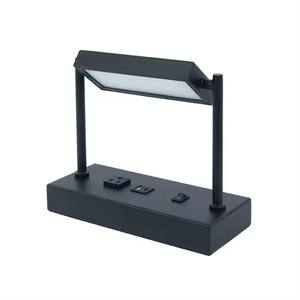 Hampton Inn by Hilton <span class=keywords><strong>Kinetic</strong></span> Scheme Room, 1 très grand lit, accessible, table de lecture Lampe d'appoint LED intégrée avec ports USB - Product Image 1