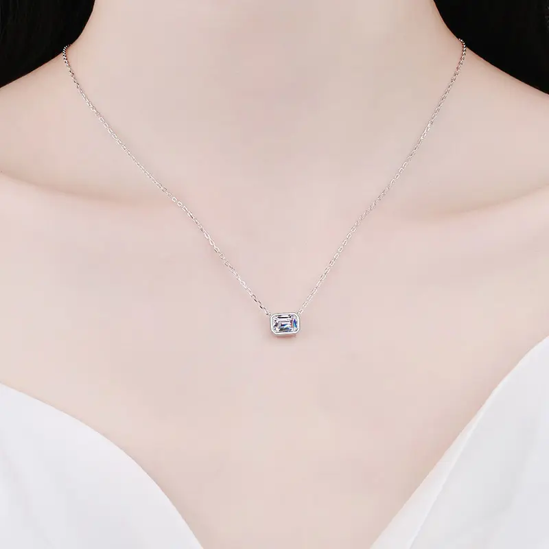 1 Carat Moissanite 925 Sterling Silver Bạc Vòng Cổ Ngọc Lục Bảo Cắt VVs Đồ Trang Sức Thời Trang Phụ Nữ PT950 Mạ Vàng Vòng Cổ