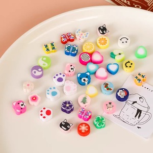 Cuentas de arcilla polimérica, 100 colores aleatorios, forma de corazón redonda para dijes de teléfono, accesorios DIY con caras sonrientes, animales, frutas, flores - Product Image 4
