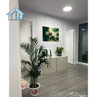 Maison conteneur extensible de 20 pieds et 40 pieds, maison modulaire préfabriquée en acier de 2 à 3 chambres à coucher avec conception à double aile pour villa, hôtel et glamping