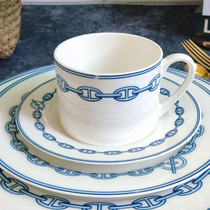 Ensemble de 4 assiettes à dîner en porcelaine fine de luxe, chaîne en fer bleue, prix d'usine - Product Image 4