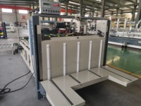 Machine plieuse-colleuse semi-automatique pour boîtes en carton