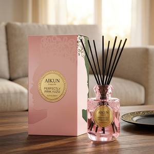 Aikun – Nouveaux ensembles de diffuseurs à bâtonnets naturels au yuzu rose 100 ml, faible MOQ, personnalisables, avec flacon à facettes et coffret cadeau, pour mariage et vente au détail - Product Image 1