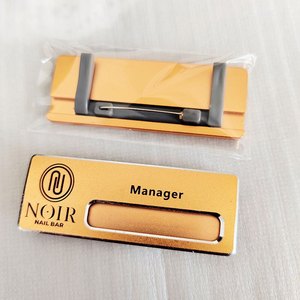 結婚式のためのウィンドウネームプレートシルバーゴールドアルミニウム合金ネームタグ付きカスタム再利用可能なネームバッジ - Product Image 2