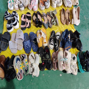 Scarpe Sportive Usate di Marca Importate all'Ingrosso per la Vendita a Dubai, per Calcio, Corsa, Donna, Uomo, Bambino, in Balle - Product Image 5