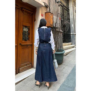 Robe en jean bleu marine respirante pour femme, coupe trapèze avec épaules à volants - Product Image 4