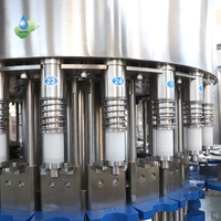 Machine de remplissage d'eau automatique de haute précision pour la production en série, pour bouteilles en plastique et en verre de 300 ml à 2000 ml, conception à mouvement continu