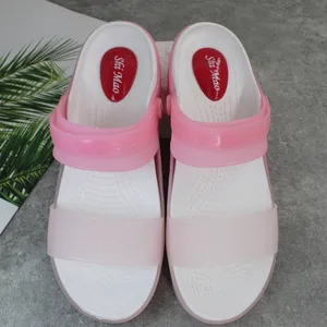 Sandal Fashion wanita kustom pabrik sepatu kustom PVC datar wanita keren sandal merah muda bening