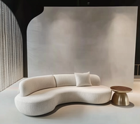 Modernes Wohnzimmer-Sofa in Weiß, Luxuriöses Samt-Ecksofa, Geschwungenes Halbmond-Sofa-Set mit Hochdichtem Schaumstoff