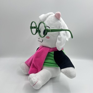 Peluche de oveja Deltarune, gafas verdes, bufanda rosa, animal de peluche suave para niños de 8 a 13 años, regalo unisex - Product Image 3