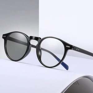 Gafas de Computadora con Bloqueo de Luz Azul Redondas TR90 para Hombre y Mujer, con Logotipo Personalizado, Fotocromáticas, Anti Luz Azul - Product Image 1