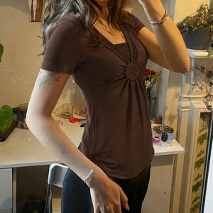 Camiseta de verano para mujer al por mayor, estilo Y2K vintage, con cuello en V, efecto dos piezas, tipo babydoll, linda, corte A - Product Image 5
