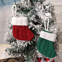 Nouvelles chaussettes de Noël miniatures en tissu tricoté vert et décorations pour arbre de Noël, sacs à bonbons pour enfants