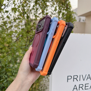 เคสกันกระแทก iPhone 18 Pro/18 Pro Max ผิวสัมผัสซาติน พร้อมวงแหวนแม่เหล็ก รองรับการชาร์จไร้สาย และยกเลนส์ป้องกัน - Product Image 4