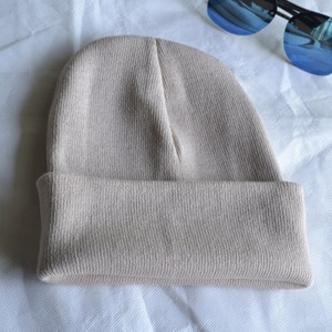 Automne et hiver mode Double couleur unie tricoté chapeau pour hommes et femmes adulte Protection des oreilles nouvelle casquette chaude en gros - Product Image 3