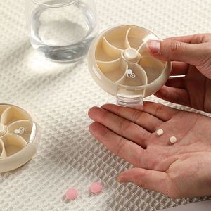 กล่องยาพลาสติกแบบหมุนได้ 7 ช่อง สำหรับพกพา จัดเก็บยาและขนมขนาดเล็ก - Product Image 4