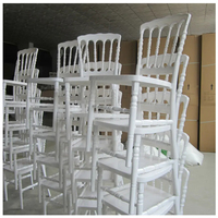 Chaise Napoléon Empilable en Résine Blanche pour Vente en Gros, Banquets, Hôtels et Événements de Mariage