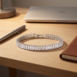 Bracelet tennis de luxe en or massif 18 carats avec diamants taille émeraude, serti en canal, unisexe, idéal pour mariage, fête ou usage quotidien - Product Image 1