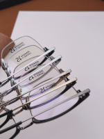 ST All-Day Comfort Montures de lunettes optiques en titane ultra-légères Forme de visage en diamant avec résistance à la corrosion