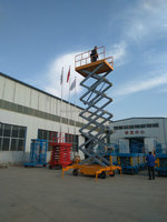 Plateforme élévatrice mobile ou nacelle élévatrice à prix d'usine avec hauteur de plateforme réglable