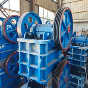 Concasseur à mâchoires en promotion, directement de l'usine, pour le recyclage des déchets de construction, du béton et des blocs de ciment - Product Image 1