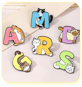 Dessin animé en métal chat mignon anglais 26 lettres a D M G S R émail doux épinglette Alphabet Lore Badge pour enfants - Product Image 2