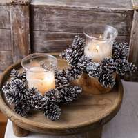 Gefrosteter Tannenzapfen-Kerzenring, Winterlicher Schneekranz mit Tannenzapfen für Weihnachtstisch-Dekoration, Rustikale Heimdekoration