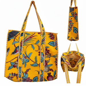 Sac fourre-tout matelassé oiseau floral jaune ensoleillé-Déclaration de mode durable fabriquée à la main - Product Image 1