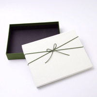 Boîte cadeau rectangulaire haut de gamme en carton avec design minimaliste, emballage vide vert frais pour bougies et portefeuilles, vente en gros