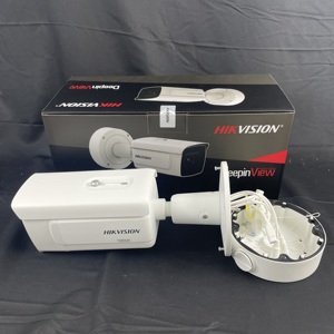 Caméra bullet varifocale <span class=keywords><strong>Hikvision</strong></span> IDS-2CD7A46G2/LM-IZHS <span class=keywords><strong>4MP</strong></span> DeepinViewX pour la protection périmétrique et la détection de véhicules dans le trafic routier - Product Image 1