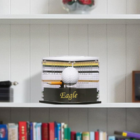 Boîte de rangement transparente en acrylique moderne et personnalisable pour présentoir de balles de golf, base noire, idéale pour les coupes de golf.