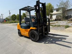 Chariot élévateur diesel Toyota 3 tonnes de haute qualité pour entrepôt, à passage étroit, avec boîte de vitesses et moteur pour terrains complexes - Product Image 2