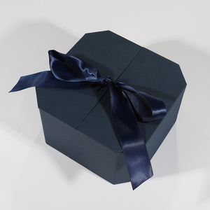 Boîte cadeau magnétique de petite taille recyclable en carton, boîtes cadeau imprimées pour anniversaire - Product Image 6