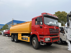 Camion-citerne à carburant lourd 6x4 à 10 roues avec essieu tandem arrière et pompe de distribution mobile - Product Image 3
