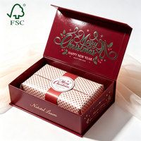 Boîte rigide magnétique gaufrée rouge de Noël en carton épais texturé pour bonbons, biscuits, chocolats et cadeaux festifs