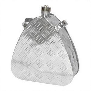 Boîtes de conserve en métal de style triangulaire avec logo de marque personnalisé imprimé en gros bidon d'essence et d'huile au meilleur prix - Product Image 1