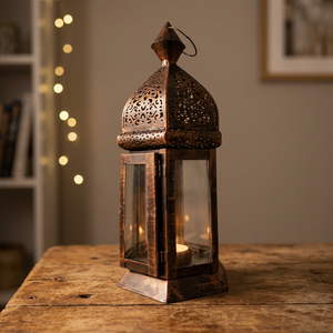 Farol Metálico Marroquí con Paneles de Vidrio, Acabado Antiguo, Cúpula de Filigrana, Portavelas - Product Image 2