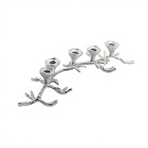 Fournisseur en gros de porte-bougie à 5 bras au design magnifique, couleur argent, en aluminium, en Inde - Product Image 1