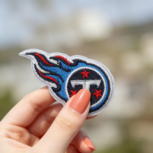 Patch Ricamato Blu Rosso Fiamma con <span class=keywords><strong>Monogramma</strong></span> e Stelle per Accessori e Decorazioni per Tifosi di Squadre - Designer - Product Image 1