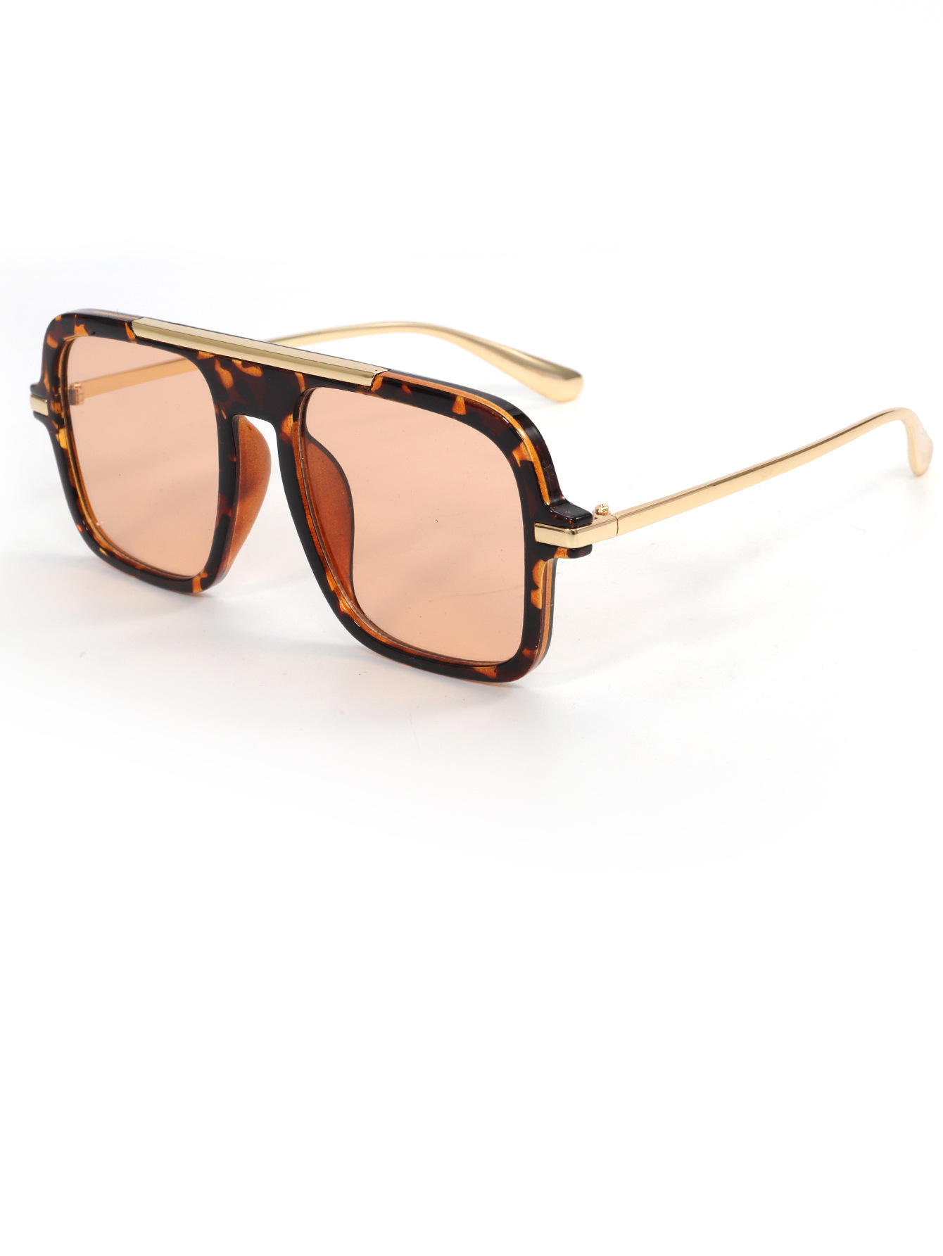 Thé léger encadré de léopard