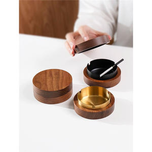 ที่เขี่ยบุหรี่ไม้วอลนัททรงกลมพร้อมฝาปิดสแตนเลสสไตล์นอร์ดิกตกแต่งโต๊ะได้อย่างทนทาน - Product Image 5