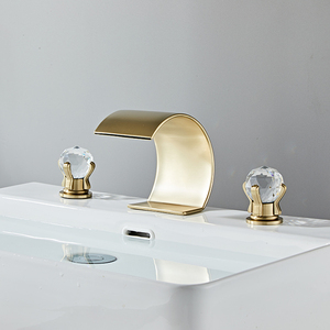 Luxe gepolijste messing badkamerkraan met watervaltuitloop, enkelgats, breed model, wastafelkraan, keramische klep, kristallen knoppen - Product Image 2