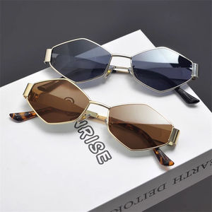 Modern Retro Rhomboid High-grade Sunglasses Sunblock Sunglasses Street Shot Metal Sunglasses - Product Image 3