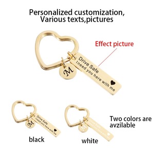 Logotipo personalizado <span class=keywords><strong>para</strong></span> chica negra Rock grabado oro nombre llaveros personalizable oro rosa escritura en blanco llaveros anillos - Product Image 3