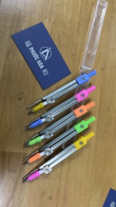 Compas métalliques pour usage quotidien, composants en PP, porte-mine remplaçable, compas de géométrie classique pour étudiants, modèle 688, vente en gros - Product Image 3