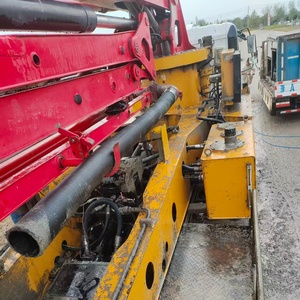 Camión Bomba de Concreto de 30 Metros, un Vehículo Esencial para la Construcción de Edificios de Gran Altura, en Excelentes Condiciones - Product Image 2