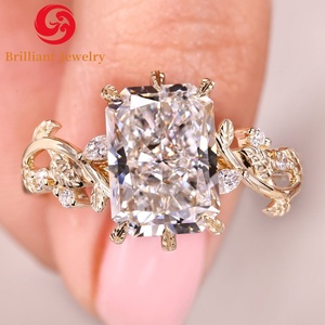 Anelli di Fidanzamento Personalizzati in Oro 14K con Diamante Sintetico Certificato IGI da 3CT 5CT Taglio Radiant D VS1 VVS1 per <span class=keywords><strong>Gioielli</strong></span> da <span class=keywords><strong>Matrimonio</strong></span> Femminili - Product Image 1
